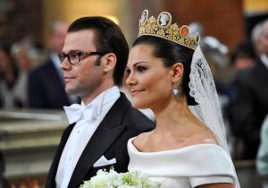 Viktória hercegnő, svéd trónörökös és Daniel Wrestling esküvője a stockholmi Storkyrkan székesegyházban 2010. június 19-én