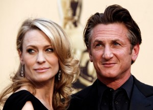 Sean Penn amerikai színész és felesége Robin Wright az Oscar-díjkiosztón 2009-ben