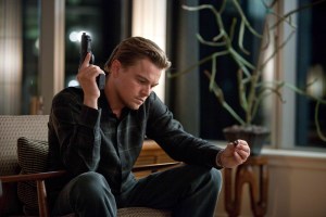 Leonardo DiCaprio az Eredet (Inception) című film egyik jelenetében