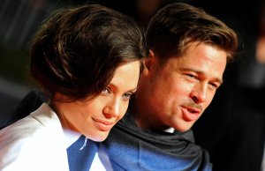 Angelina Jolie Oscar-díjas amerikai színésznő és élettársa, Brad Pitt amerikai színésznő Berlinben 2009. január 19-én