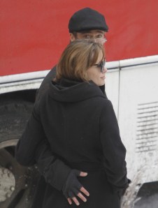 Angelina Jolie amerikai színésznő és párja Brad Pitt amerikai színész Jolie első rendezésének forgatásán Budapesten 2010. november 9-én