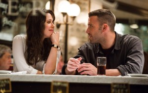 Rebecca Hall brit színésznő és Ben Affleck amerikai színész Affleck a Tolvajok városa (The Town) című filmjének egyik jelenetében