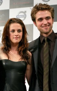 Robert Pattinson brit színész és Kristen Stewart amerikai színésznő, az Alkonyat-filmek (Twilight) főszereplői is Arany Málna-jelöltek 2011-ben