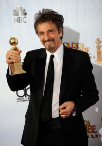 Al Pacino Oscar-díjas amerikai színész a televíziós minisorozatok legjobb férfi főszereplőjének járó elismerésével a Golden Globe-díjak 68. kiosztóján Los Angelesben 2011. január 16-án Al Pacino Oscar-díjas amerikai színész a televíziós minisorozatok legjobb férfi főszereplőjének járó elismerésével a Golden Globe-díjak 68. kiosztóján Los Angelesben 2011. január 16-án