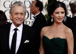 Michael Douglas Oscar-díjas amerikai színész és felesége, Catherine Zeta-Jones walesi színésznő a Golden Globe-díjak 68. kiosztóján Los Angelesben 2011. január 16-án Michael Douglas Oscar-díjas amerikai színész és felesége, Catherine Zeta-Jones walesi színésznő a Golden Globe-díjak 68. kiosztóján Los Angelesben 2011. január 16-án