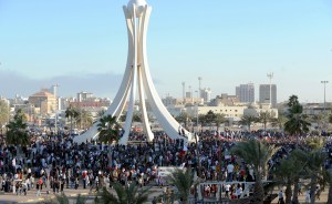 Változásokat követelő tüntetés a Bahreini Királyság fővárosában, Manamában 2011. február 20-án Változásokat követelő tüntetés a Bahreini Királyság fővárosában, Manamában 2011. február 20-án