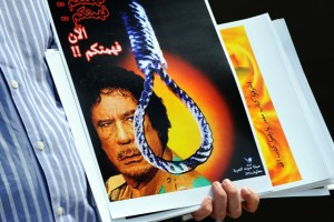 Moammer el-Kadhafi líbiai vezető ellen tüntetnek a malajziai Kuala Lumpurban 2011. február 23-án Moammer el-Kadhafi líbiai vezető ellen tüntetnek a malajziai Kuala Lumpurban 2011. február 23-án