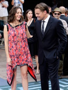 Marion Cotillard Oscar-díjas francia színésznő és Leonardo DiCaprio amerikai színész az Eredet (Inception) című filmjük bemutatóján Londonban 2010. július 8-án 