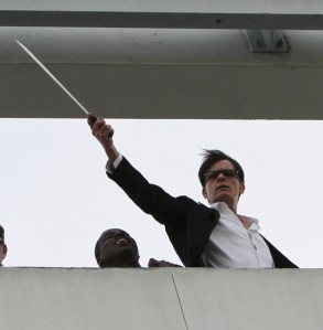 Charlie Sheen amerikai színész Beverly Hillsben 2011. március 7-én Charlie Sheen amerikai színész Beverly Hillsben 2011. március 7-én