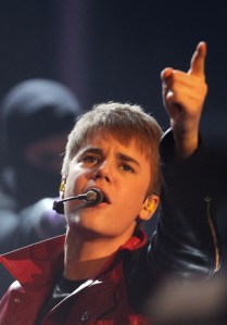 Justin Bieber kanadai énekes a Wetten dass...? (Fogadjunk...?) című német tévéműsor felvételén Augusburgban 2011. március 19-én
