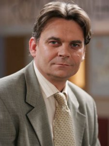 R. Kárpáti Péter magyar színész, a Barátok közt című filmsorozat egyik főszereplője R. Kárpáti Péter magyar színész, a Barátok közt című filmsorozat egyik főszereplője