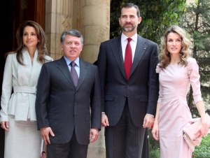 Rania jordániai királyné, II. Abdalláh jordániai király, Fülöp spanyol trónörökös és neje, Letizia hercegnő Ammánban 2011. április 13-án