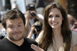 Jack Black és Angelina Jolie amerikai színészek a Kung Fu Panda 2 című filmjük bemutatóján a 64. Cannes-i Nemzetközi Filmfesztiválon 2011. május 12-én