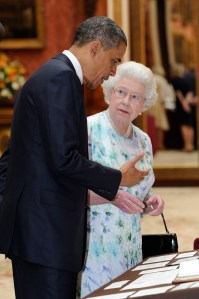 Barack Obama amerikai elök és II. Erzsébet brit királynő a Buckingham-palotában 2011. május 24-én