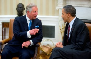 Károly walesi herceg, a brit trónörökös beszélget Barack Obama amerikai elnökkel a washingtoni Fehér Házban 2011. május 4-én Károly walesi herceg, a brit trónörökös beszélget Barack Obama amerikai elnökkel a washingtoni Fehér Házban 2011. május 4-én