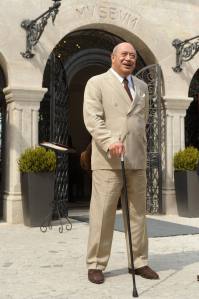 V. Tupou György tongai király Budapesten a Halászbástya előtt 2011. május 3-ánBudapesten 