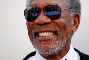 Morgan Freeman Oscar-díjas amerikai színész részt vesz a Amerikai Filmintézet (AFI) díjátadóján, ahol életműdíjat kap Culver Cityben 2011. június 9-én Morgan Freeman Oscar-díjas amerikai színész részt vesz a Amerikai Filmintézet (AFI) díjátadóján, ahol életműdíjat kap Culver Cityben 2011. június 9-én