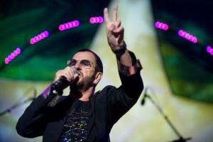 Ringo Starr, brit zenész az egykori Beatles dobosa koncertet ad Budapesten 2011. június 28-án Ringo Starr, brit zenész az egykori Beatles dobosa koncertet ad Budapesten 2011. június 28-án