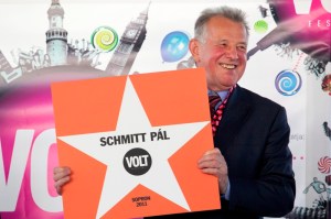 Schmitt Pál köztársasági elnök a soproni VOLT Fesztiválon 2011. június 29-én Schmitt Pál köztársasági elnök a soproni VOLT Fesztiválon 2011. június 29-én