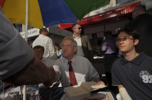 Sólyom László köztársasági elnökkel a budapesti Könyvhéten 2010. június 6-án Sólyom László köztársasági elnökkel a budapesti Könyvhéten 2010. június 6-án