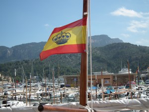 Spanyol zászló leng Soller város kikötőjében, Mallorca, 2011 - Mészáros Márton felvétele - 