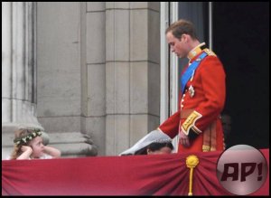 Katalin cambridge-i hercegnő és Vilmos, Cambridge hercege esküvőjük után 2011. április 29-én Katalin cambridge-i hercegnő és Vilmos, Cambridge hercege esküvőjük után 2011. április 29-én