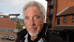 Sir Tom Jones Grammy-díjas walesi énekes