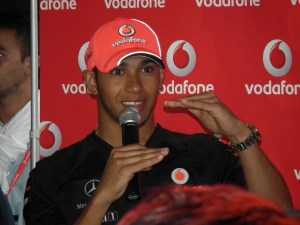 Lewis Hamilton brit világbajnok Forma 1-es pilóta beszél Budapesten 2011. július 28-án (Mészáros Márton felvétele)