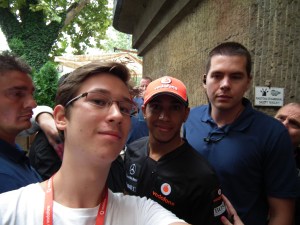 Lewis Hamilton brit Forma 1-es világbajnokkal Budapesten 2011. július 28-án