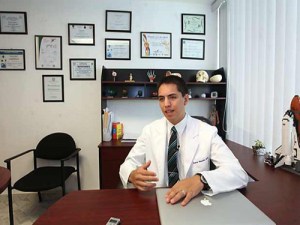 A mexikói Andrew Alexis Almazán Anaya, aki 16 évesen diplomázik