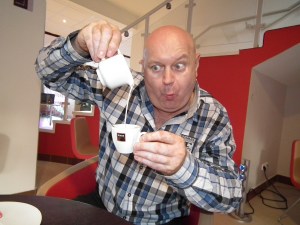 Ihos József magyar humorista, kabarészerző az interjút követően Budapesten 2011. augusztus 9-én. (Fotó: Mészáros Márton)