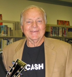 Marshall Grant (1927-2011) amerikai zenész, Johnny Cash gitárosa