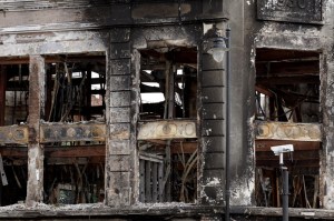 Épületmaradványok a londoni Tottenhamben a zavargások után 2011. augusztus 7-én