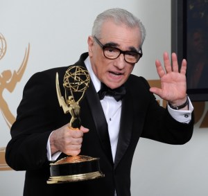 Martin Scorsese Oscar-díjas amerikai rendező a legjobb televíziós sorozat rendezésért átvett Emmy-díjjával Los Angelsben 2011. szeptember 18-án