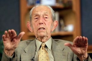 Harold Camping amerikai bibliaoktató, jós