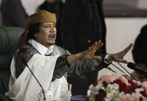 Moammer el-Kadhafi elűzött líbiai vezető 