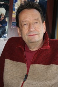 Karinthy Márton színigazgató-rendező, író, Karinthy Frigyes unokája az általa alapított Karinthy Színházban Budán 2011. október 9-én (Fotó: Mészáros Márton) Karinthy Márton színigazgató-rendező, író, Karinthy Frigyes unokája az általa alapított Karinthy Színházban Budán 2011. október 9-én (Fotó: Mészáros Márton)