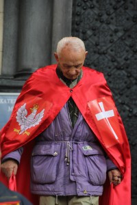 Öregúr hagyja el a Waweli székesegyházat Krakkóban (Fotó: Mészáros Márton) Öregúr hagyja el a Waweli székesegyházat Krakkóban (Fotó: Mészáros Márton)