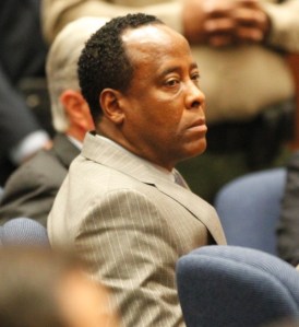 Conrad Murray, Michael Jackson amerikai popénekes (1958-2009) kezelőorvosa a tárgyalóteremben az ítélet kihirdetésekor, 2011. november 7-én Los Angelesben