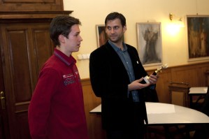 Simon Kornél magyar színésszel, miután átadtam neki az év hazai színészének járó Arany Medál-díjat Budapesten 2011. december 13-án. (Fotó: Marjai János)