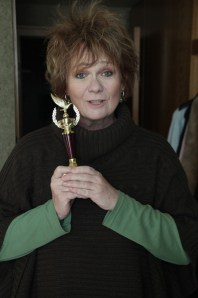 ásti Juli Kossuth-díjas magyar színművésznő a Nemzeti Színházban lévő öltözőjében az általam alapított Arany Medál-díjjal 2011. december 18-án. (Fotó: Mészáros Márton)