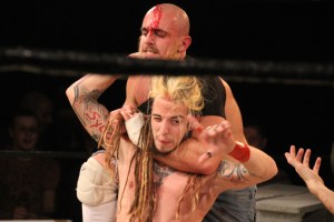 Az Icarus művésznevű pankrátor harcol a HCW (Hungarian Championship Wrestling) pankrátorbemutató gálaműsorán Budapesten 2011. december 3-án. (Fotó: Mészáros Márton)