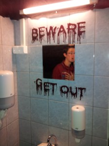 Az ott én vagyok, de ez még csak az illemhely... - Nightmare in Budapest interaktív horror színház