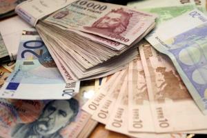 2012. január 4-én csúcsot döntött a forint-euró árfolyam - 320 forint 1 euró