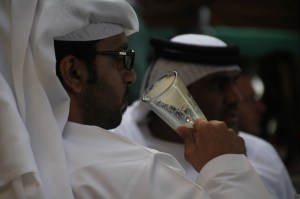 Arab férfiak kávéznak Dubajban, 2011 december (Fotó: Mészáros Márton)