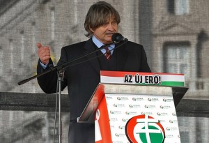 Dörner György színművész a Jobbik szélsőjobboldali politikai párt rendezvényén Dörner György színművész a Jobbik szélsőjobboldali politikai párt rendezvényén