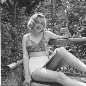 Ed Clark amerikai fotós Los Angeles-i Griffith Parkban 1950-ben készült felvételei Marilyn Monroe amerikai színésznőről (1926-1962)