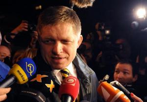 Robert Fico frissen megválasztott szlovák miniszterelnök nyilatkozik a 2012. március 10-i előre hozott szlovák parlamenti választások után Pozsonyban Robert Fico frissen megválasztott szlovák miniszterelnök nyilatkozik a 2012. március 10-i előre hozott szlovák parlamenti választások után Pozsonyban