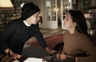 Helen Mirren brit, és Martina Gedeck német színésznő Szabó István Az ajtó című filmjének egyik jelenetében