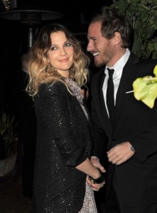 Drew Barrymore amerikai színésznő és vőlegénye, Will Kopelman Los Angelesben 2011. február 26-án